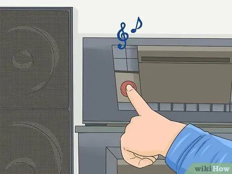 Не позволяйте другим животным использовать дверцу для домашних животных Шаг 8