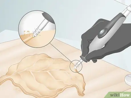 Вырезать дерево с помощью инструмента Dremel Шаг 10
