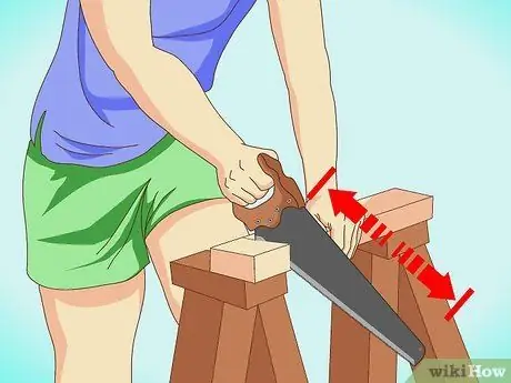 Используйте торцовочную пилу Step 10