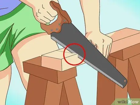 Используйте торцовочную пилу Step 7