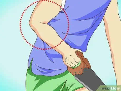 Используйте торцовочную пилу Step 9