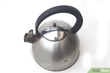 Согните небольшой кусок липы. Шаг 2