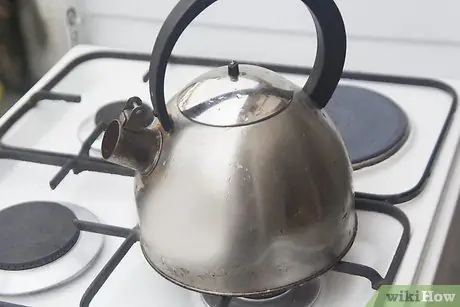 Согните небольшой кусок липы. Шаг 3