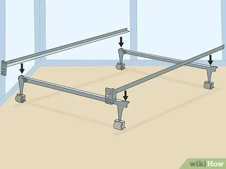 Соберите металлический каркас кровати Шаг 2