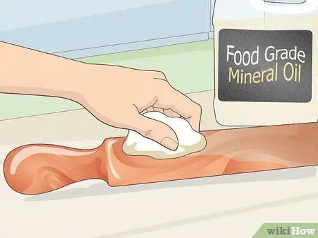 Уход за оливковой древесиной Шаг 6