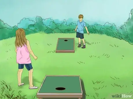 Играть в Cornhole, шаг 3 Играть в Cornhole, шаг 3