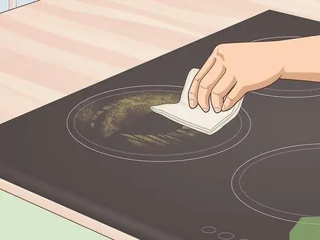 Очистите пригоревшую керамическую плиту Шаг 10