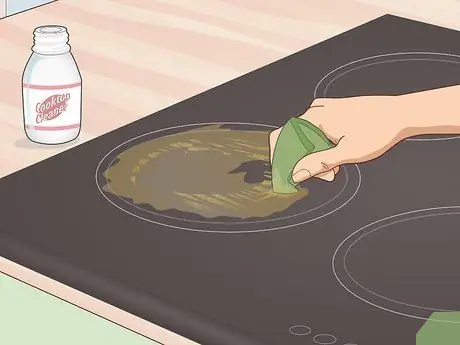 Очистите пригоревшую керамическую плиту Шаг 11
