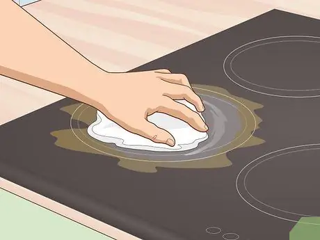 Очистите пригоревшую керамическую плиту Шаг 13