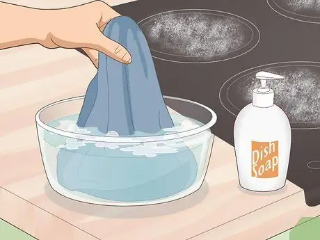 Очистите пригоревшую керамическую плиту Шаг 3