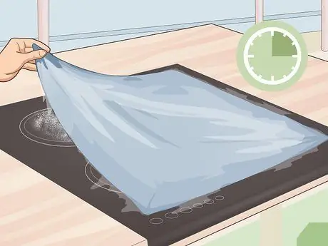 Очистите пригоревшую керамическую плиту Шаг 4