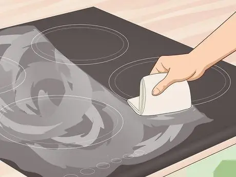 Очистите пригоревшую керамическую плиту Шаг 6