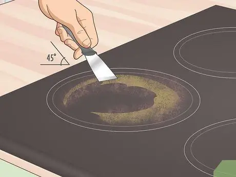 Очистите пригоревшую керамическую плиту Шаг 8