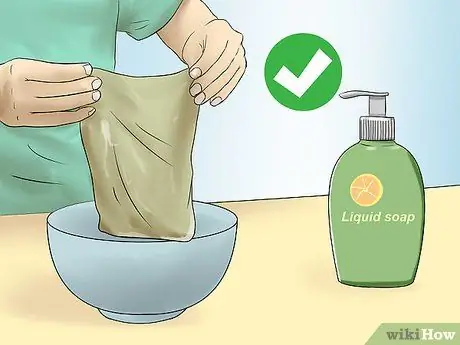 Очистите верхнюю часть электрической плиты Шаг 4