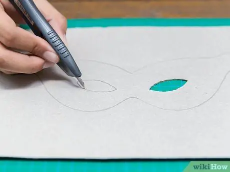 Делаем бумажную маску. Шаг 4