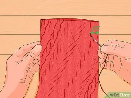 Делаем рождественские чулки из свитера Шаг 8