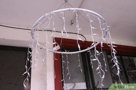 Сделайте уличную люстру с рождественскими огнями из сосульки Шаг 9 Сделайте уличную люстру с рождественскими огнями из сосульки Шаг 9