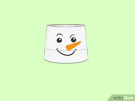 Сделать снеговиков из чашки из пенопласта Шаг 7