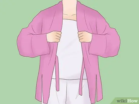 Наденьте традиционное китайское платье. Шаг 1