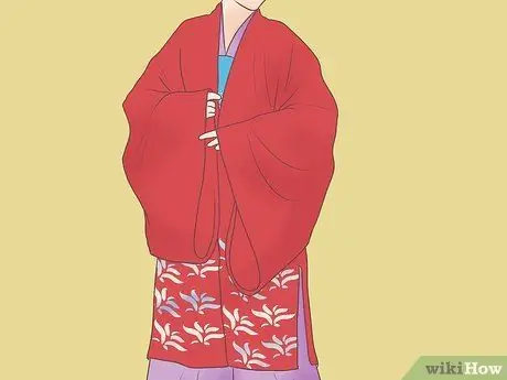 Наденьте традиционное китайское платье. Шаг 6