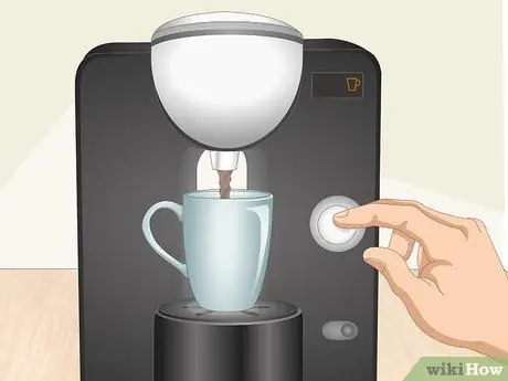 Используйте кофеварку Tassimo Шаг 15