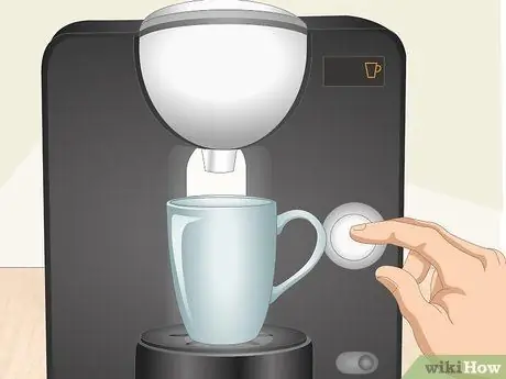 Используйте кофеварку Tassimo Шаг 8