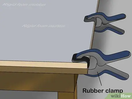 Отрежьте изоляцию из жесткого пенопласта Шаг 4