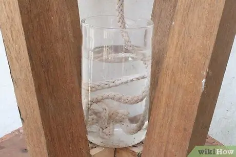 Используйте фитили для полива растений Шаг 10