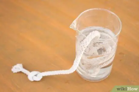 Используйте фитили для полива растений Шаг 4