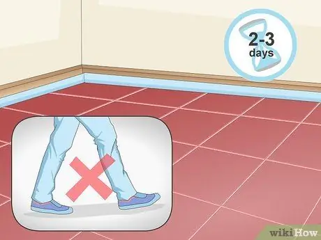 Покраска полов из плитки Шаг 10