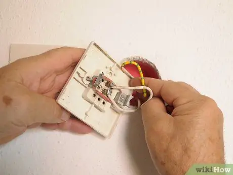 Подключите настенный выключатель, шаг 8
