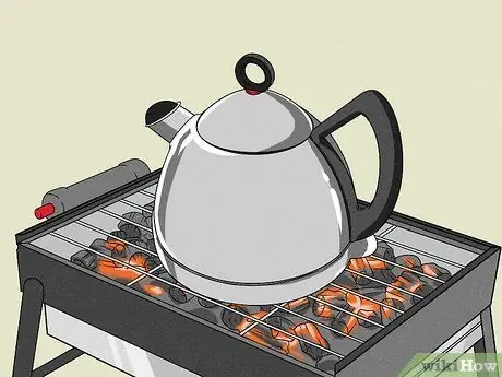 Кипятить воду без электричества и газа Шаг 1