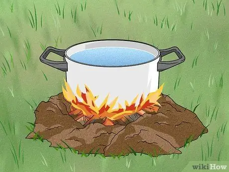 Кипятить воду без электричества и газа Шаг 2