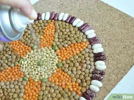 Сделайте мозаику из чечевицы Шаг 7