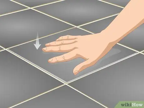 Ремонт треснувшей плитки на полу Шаг 17