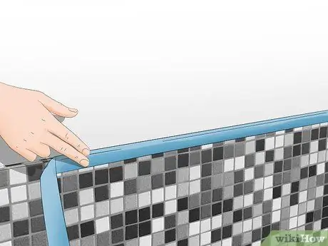 Покрасьте ванную комнату Шаг 9