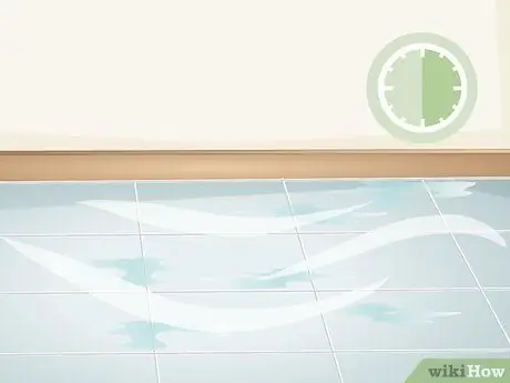 Нанесите Tile Sealer Step 11
