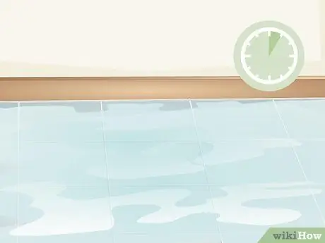 Нанесите Tile Sealer Step 14