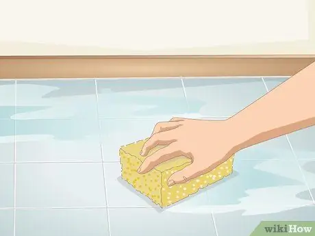 Нанесите Tile Sealer Step 15