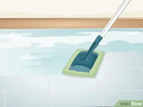 Нанесите Tile Sealer Step 8