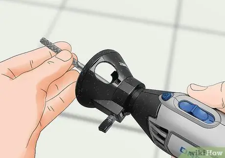 Резка плитки с помощью Dremel Шаг 3