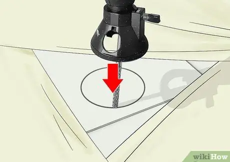 Резка плитки с помощью Dremel Шаг 4