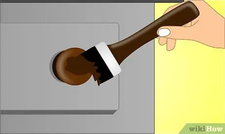 Нанесите на ручку 2-3 слоя краски. Шаг 2