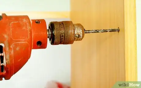 Выберите и установите новые ручки шкафа или ручки Шаг 6