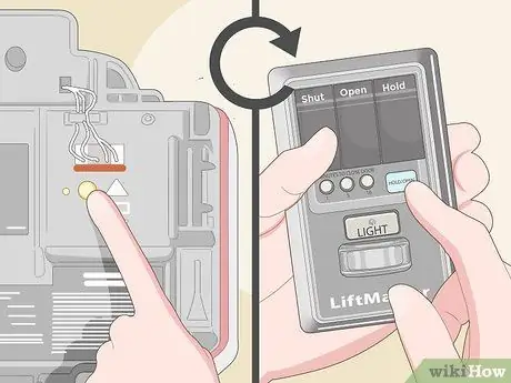 Сброс устройства открывания гаражных ворот Liftmaster Шаг 10