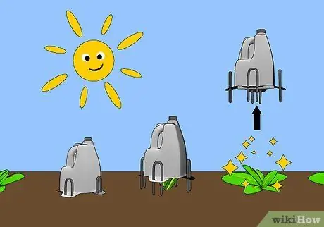 Сделайте садовые горячие шапочки из использованных кувшинов для молока Шаг 6