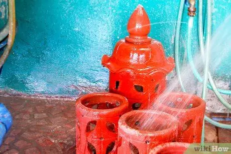 Покраска бетонных садовых украшений, шаг 1