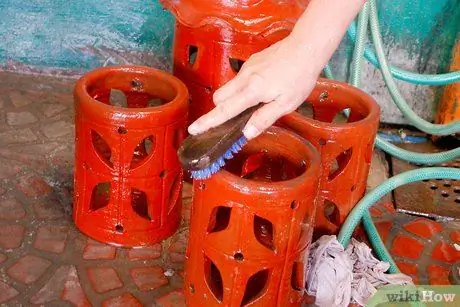 Покраска бетонных садовых украшений, шаг 2