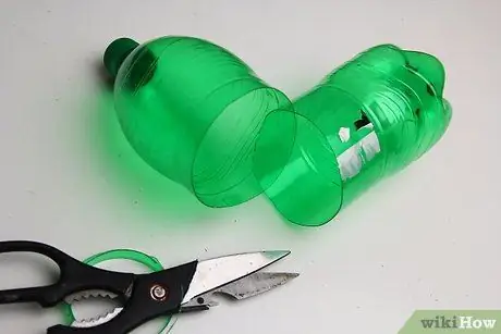 Создайте вертикальный сад из газированных бутылок Шаг 9