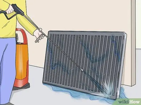 Очистите новый радиатор Шаг 16